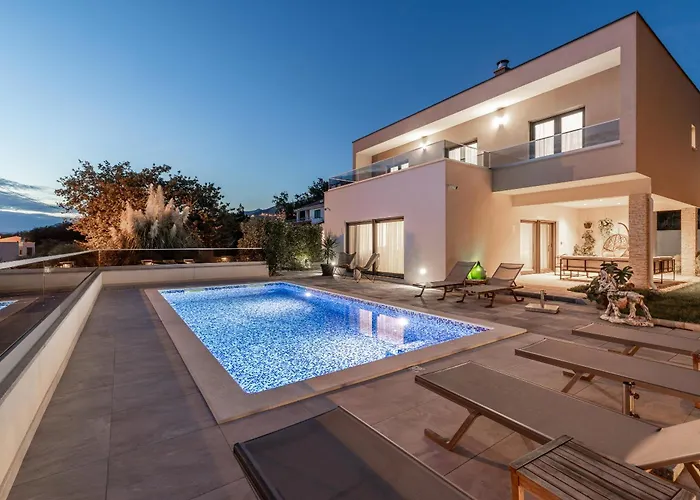 Luxury Villa Oriolus, Heated Pool, Sauna, Split