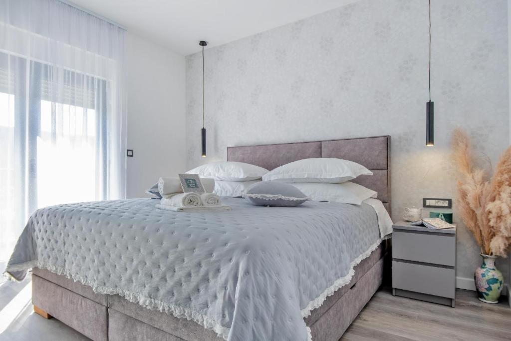 Luxury Oriolus, Heated Pool, Sauna, Split Vila Srinjine