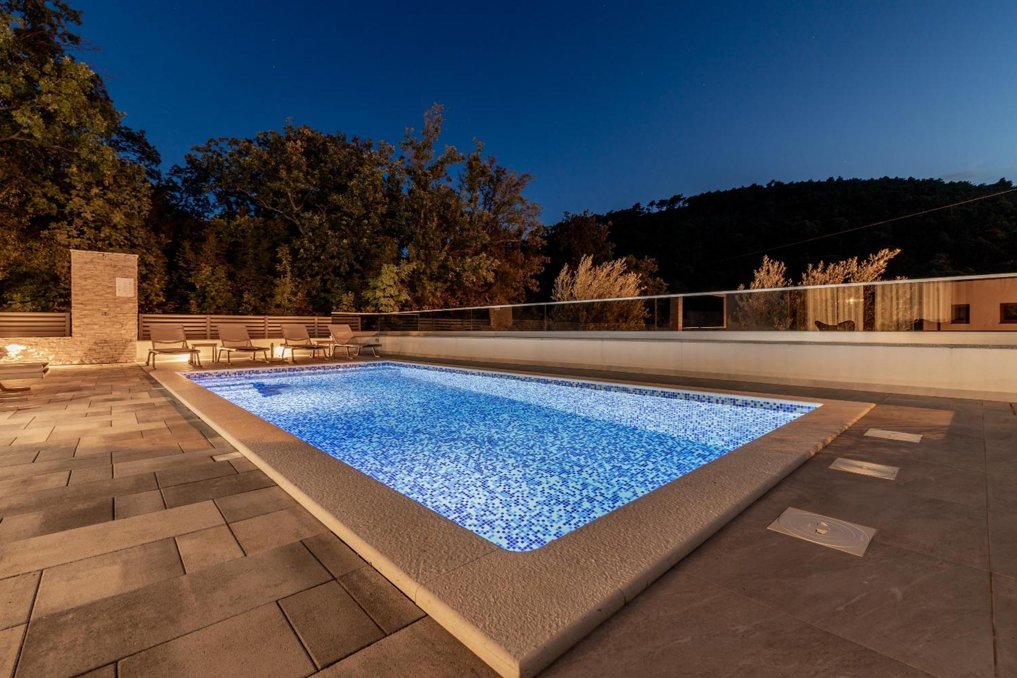 Luxury Oriolus, Heated Pool, Sauna, Split Srinjine