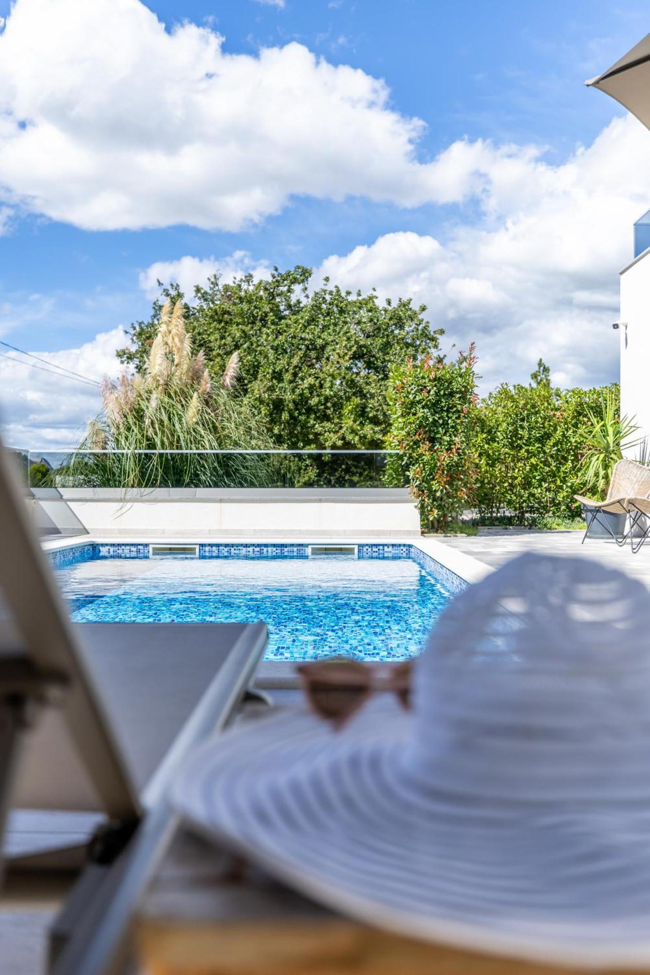 Luxury Oriolus, Heated Pool, Sauna, Split * Srinjine