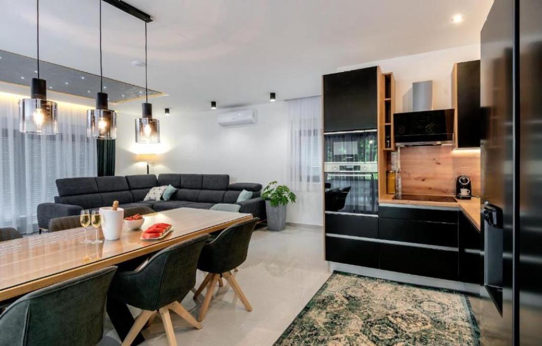 Luxury Oriolus, Heated Pool, Sauna, Split *